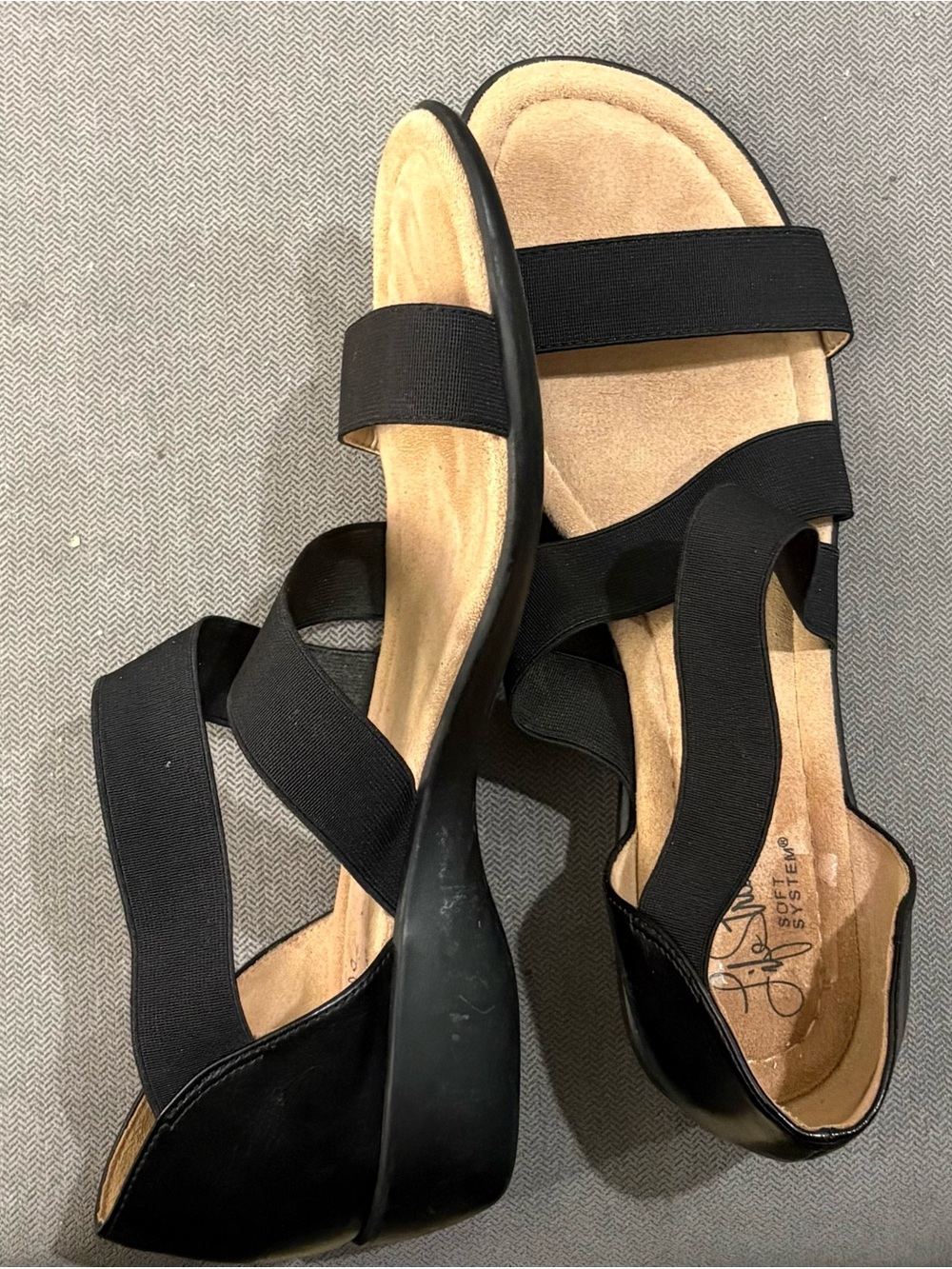 Black Elastic-Strap Women’s Sandals with Cushioned Insole